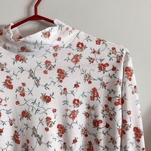 SOLD 🚫 Floral Turtleneck💓